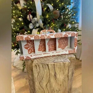 Cupcakes and Cashmere 4 Piece Holiday Gingerbread Theme Appetizer Plates